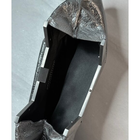Maison Etnad | Norah Metallic Silver Leather Frame Structural Clutch Bag - Picture 6 of 7